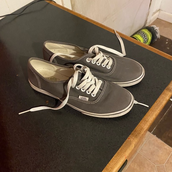 Vans - Picture 3 of 6